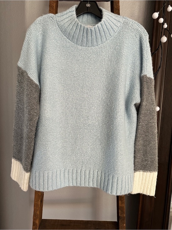 Michael Stars Sweaters - Michael Stars Light Blue Crewneck Sweater with Gray and Cream Sleeves, size medi